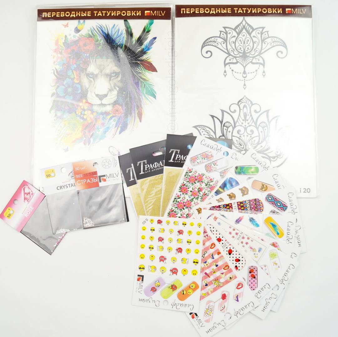 Unangolodigioia's tweet image. Buongiorno😍 Nuovo arrivo per le mie care unghie😲Tanti tanti disegnini per decorarle da parte di #milvar 😱 Presto tante bellissime nail art😍💅