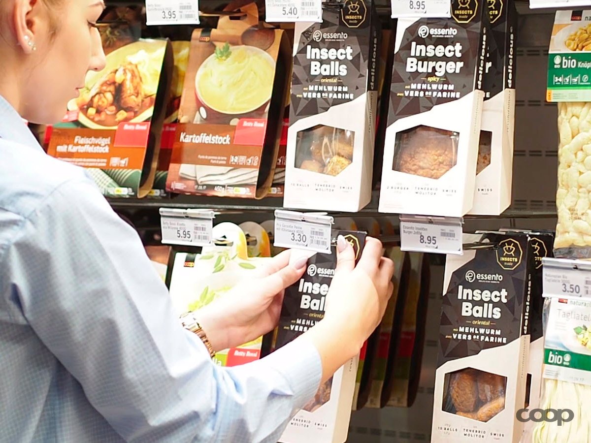 coop_ch's tweet photo. Insektenprodukte - genussvoll & nachhaltig. Denn ihre Produktion ist ressourceneffizient. #Tatenbank #NeueTat https://t.co/fwcdBJG1AX https://t.co/qfWeKTvkyk