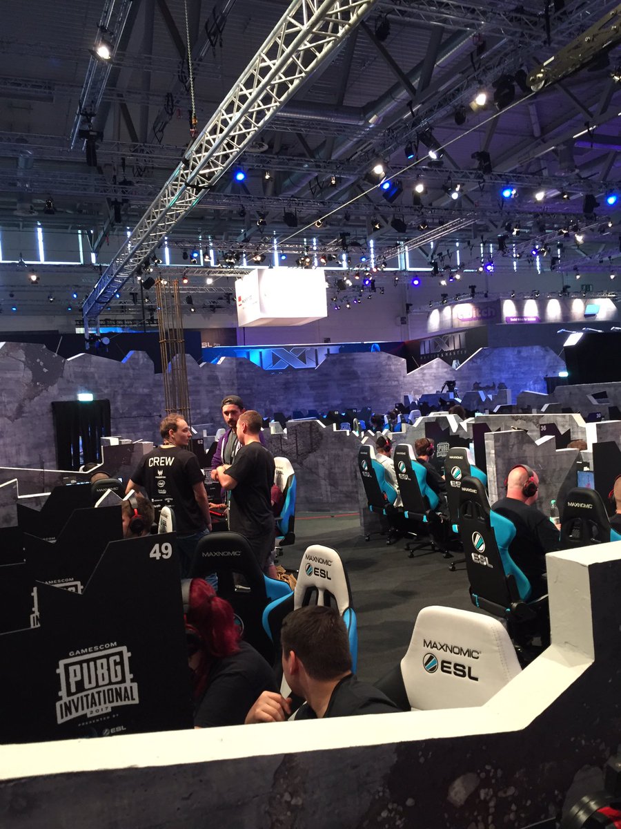 TechLexLive's tweet photo. PUBG in Halle 9.1 ist ein Muss! #gamescom2017 https://t.co/hNl8TfBUQ6