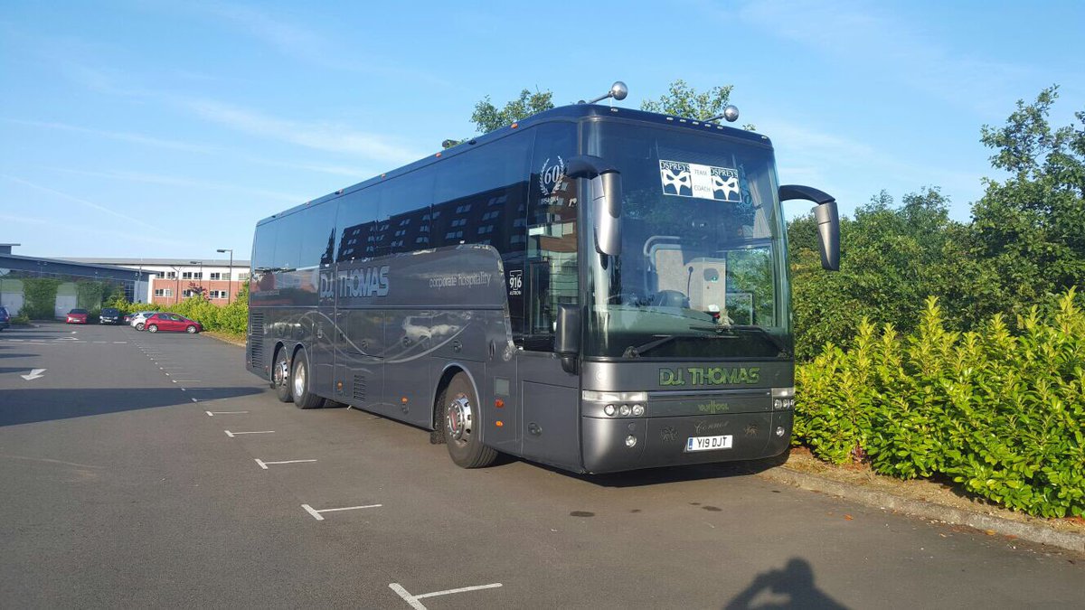 DJThomasNeath's tweet photo. @CarwynRhysDavi1 is outside the @ospreys team hotel this morning getting ready for tonight's final pre-season game against @LeicesterTigers https://t.co/vvLIXNoTHp