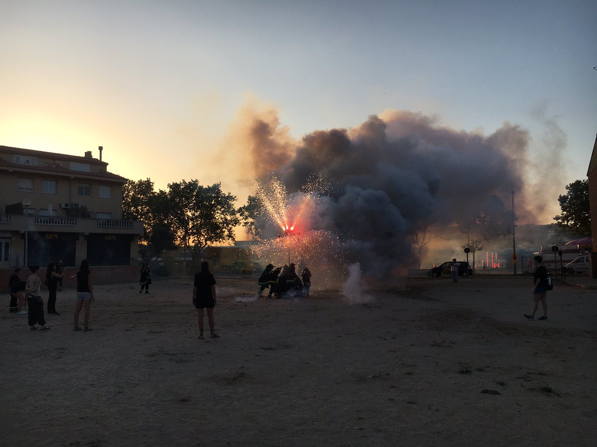 ramonmaja's tweet photo. Cercavila i Txaranga "Tirant Lo Band" Gegants de Vilanova i Versots #FOCERRATS #Socdefestes #VilanovadelVallès https://t.co/KBwqG7FMHM