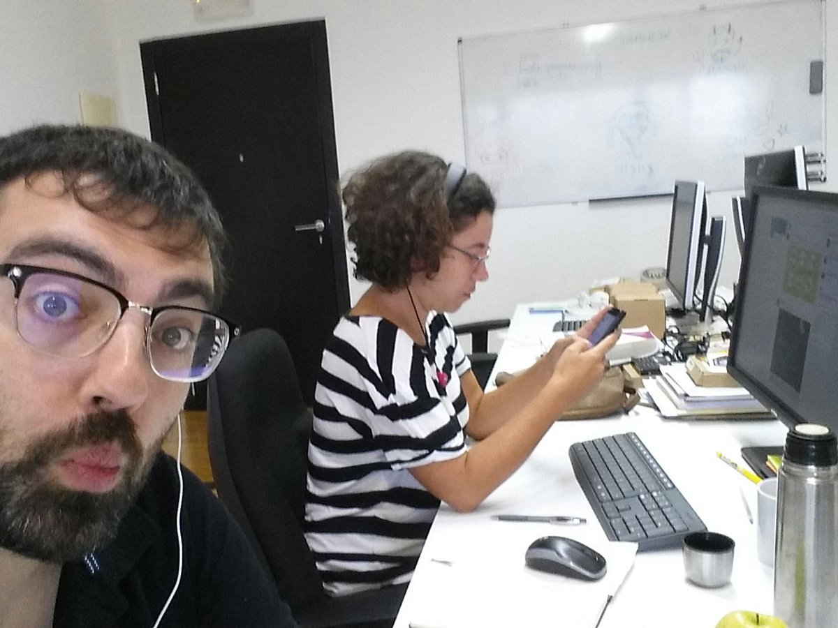 kuartillo's tweet photo. No quiero chivarme pero...@abogadopenal está enganchada al tetris 😆 #nolegaltech https://t.co/tucDOs4kb5