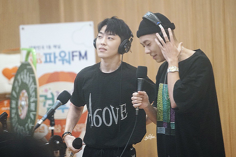 gray_updates's tweet photo. 170824 Gray &amp; Loco @ Cultwo Show
©byhiver
#그레이 #GRAY #AOMG https://t.co/D99klguBZi