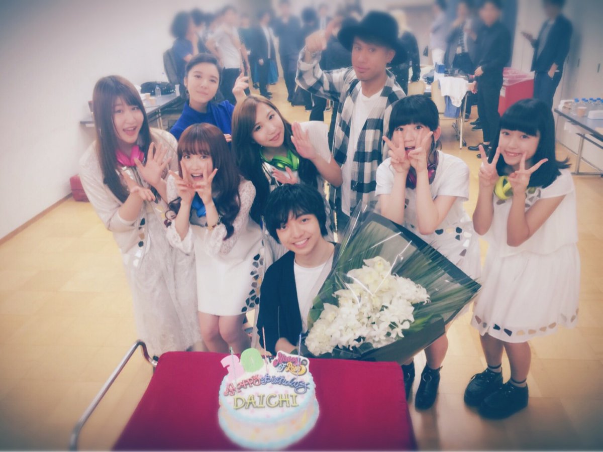 HistoryofPops's tweet photo. 22、23日、#中野サンプラザホール にご来場の皆さん、本当にありがとうございました！楽しんでいただけましたでしょうか？終演後に #三浦大知 さんの誕生日をお祝い♪ ＃川畑要 #上白石萌音 #LittleGleeMonster さんと記念撮影しました☆ https://t.co/LeAoYopMG0