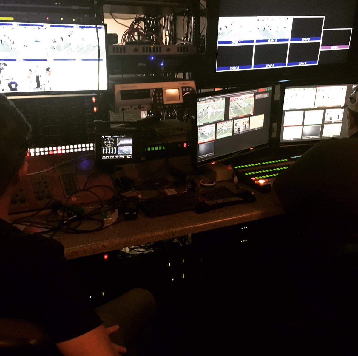 LauMon22's tweet photo. My office for the night. #myoffice #thursdaynight #videoboss #imthebossofthis https://t.co/FdRr4Q5sq3
