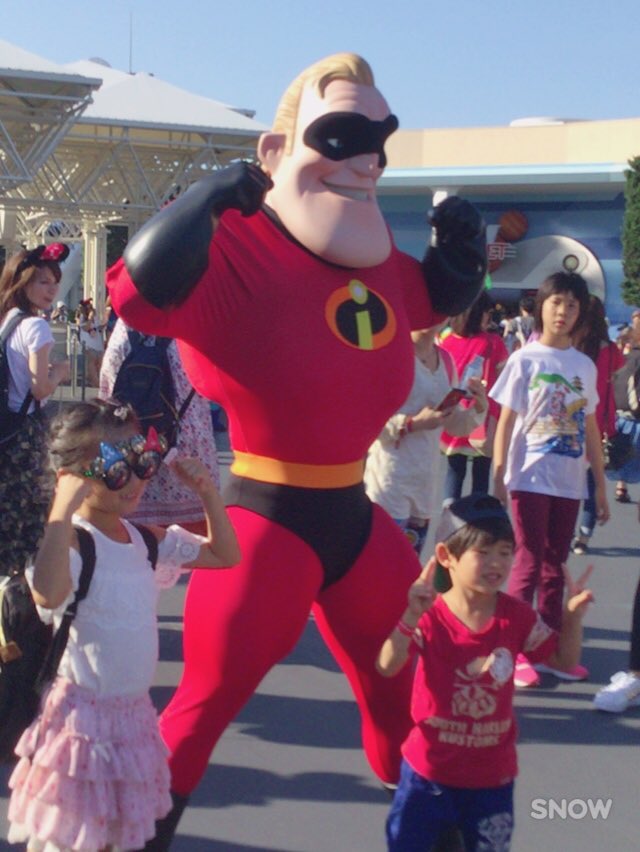 nachyonachyo's tweet photo. 空いてる日って人々がキャラクターを求めてやって来るんじゃなく、キャラクターがフラフラ歩いて人々を求めてる、笑笑😂 https://t.co/Dm0yuyk8rX