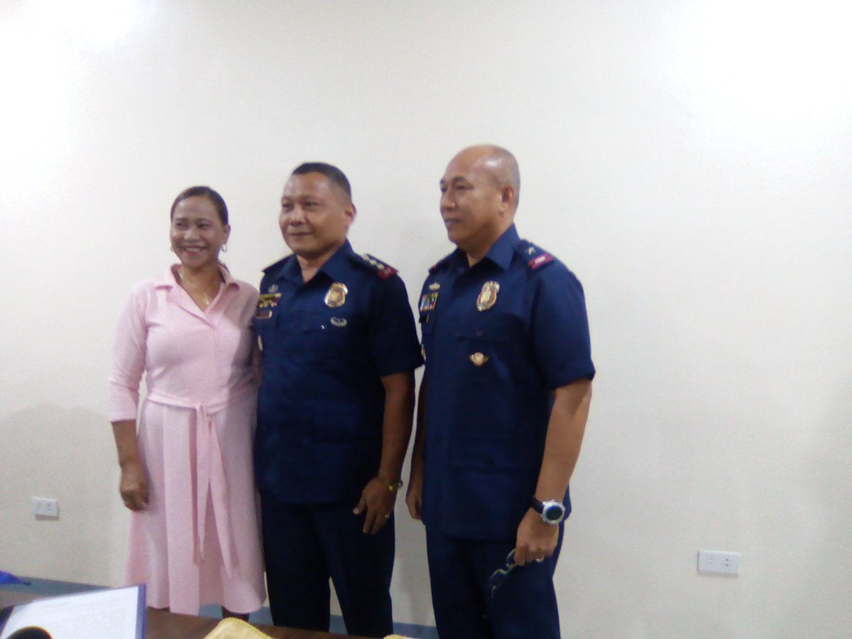 pnp_rpcrdpro18's tweet photo. PCSUPT EDMUND A GONZALES, RD PRO18 led the donning of Rank and Oath-Taking of Newly Promoted Police Senior Superintendent Roy Abella. https://t.co/3pCWbJGEw3