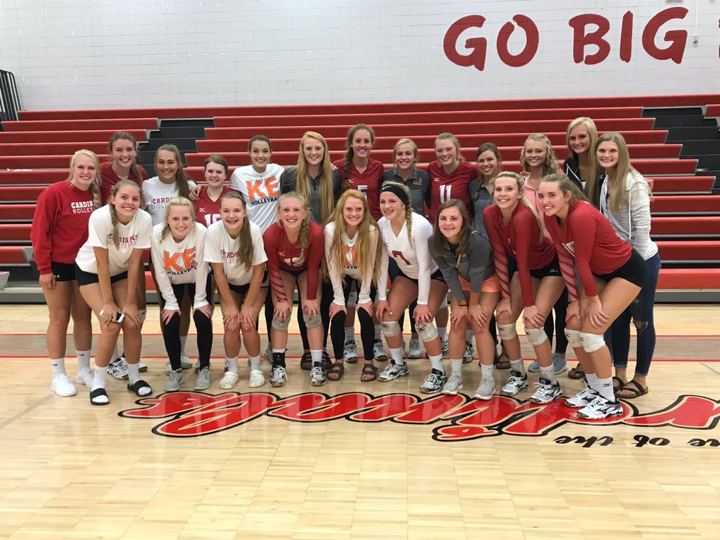 kandielite's tweet photo. 22 KE Girls in the Gym to support @willmarvb and their former teammates as they got a huge win over Marshall! #lifelongfriends #kevc #upset https://t.co/JTxqLqi5vv