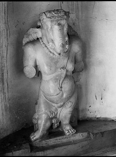 IndiaHistorypic's tweet photo. 5th Century ::  Ganesha Idol Found In Gardez , Afghanistan

(Photo - Shoshin Kuwayama ) https://t.co/OSusl7jAcy