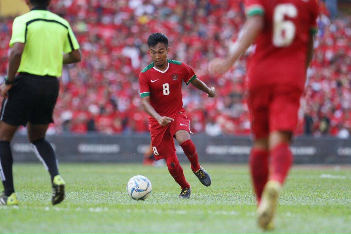 Persija_Jkt's tweet photo. Selamat Hargi, Bule, dan Ryuji yang telah sukses membawa #Indonesia ke semifinal #SeaGames2017. Lanjutkan 🔴⚪😎

#AyoIndonesia #PersijaJakarta https://t.co/DASwkqNfZ9