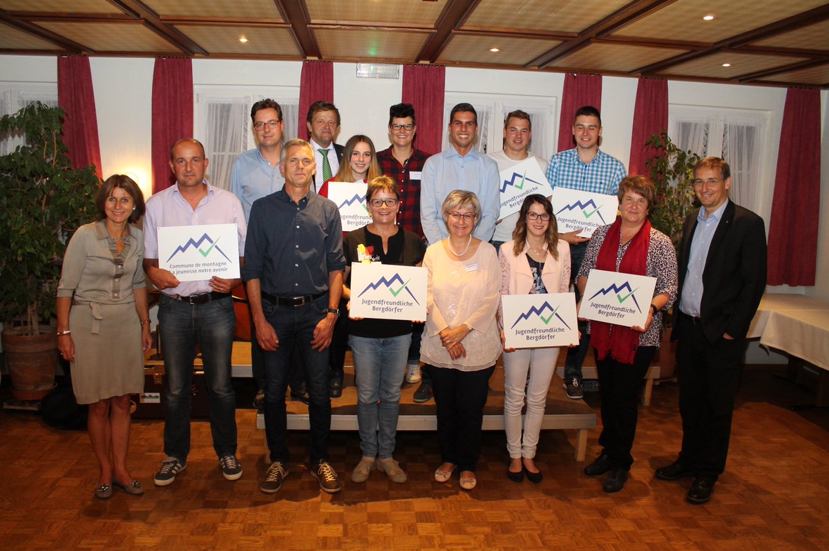 Thomas_Egger_NR's tweet photo. Acht neue Jugendfreundliche Bergdörfer: #Ernen, #SaasGrund, #Veysonnaz, #Embd, #Eisten, #Stalden, #Staldenried, #Törbel. Gratulation! https://t.co/MoWKlDPHMh