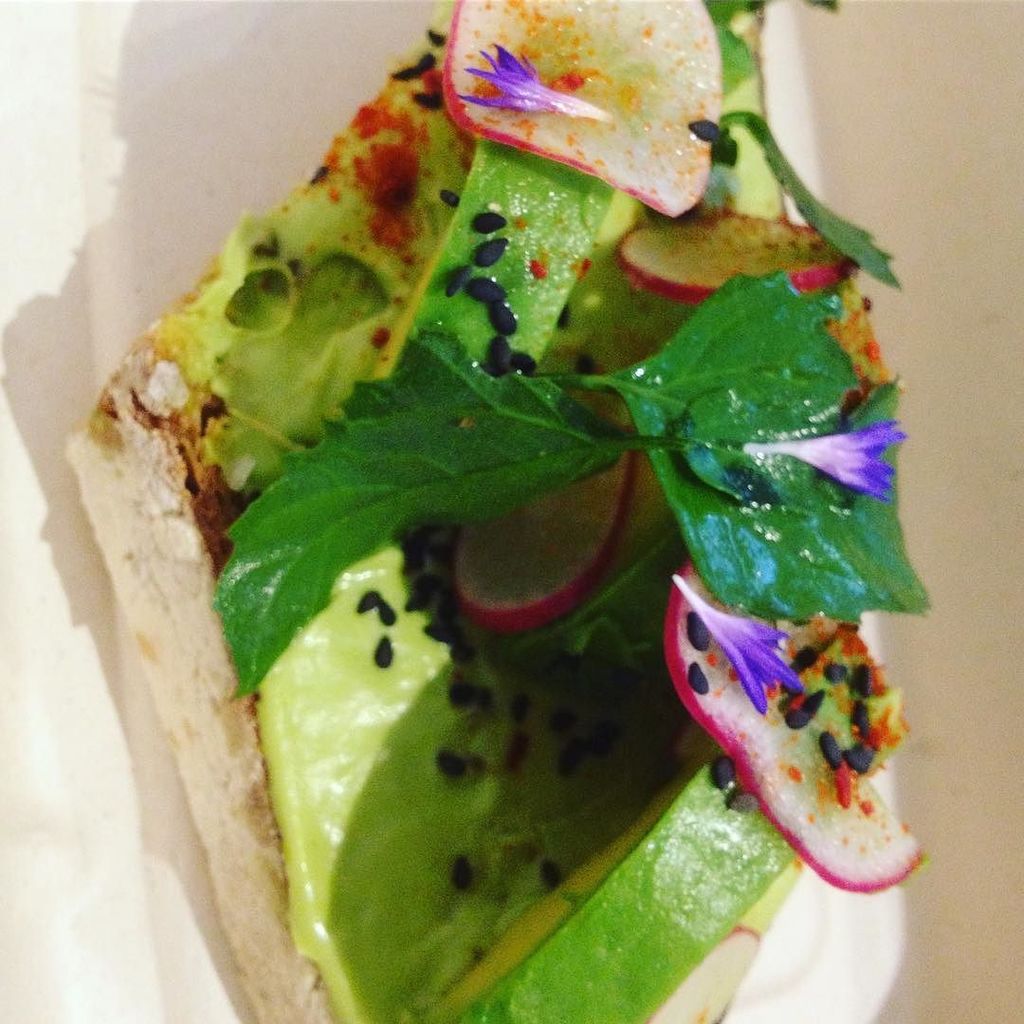 whereiskathi's tweet photo. Yummie avocado toast in San Fran Downtown. #whereiskathi #funfunfun #worldtrip #avocado #toast #aroundtheworld #sanfrancisco #sanfrantrip #… https://t.co/NOLfcze4wD