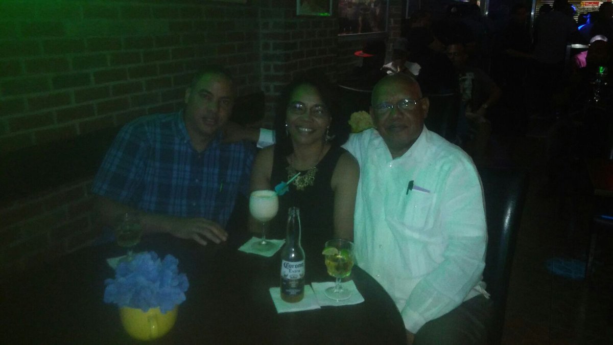 hgomez27's tweet photo. Compartiendo en #CafeRubio con mi tía Raquel y el Sr. Juan Isidro Martinez, Embajador Alterno Dominicano ante la ONU. https://t.co/772RSiHf0o