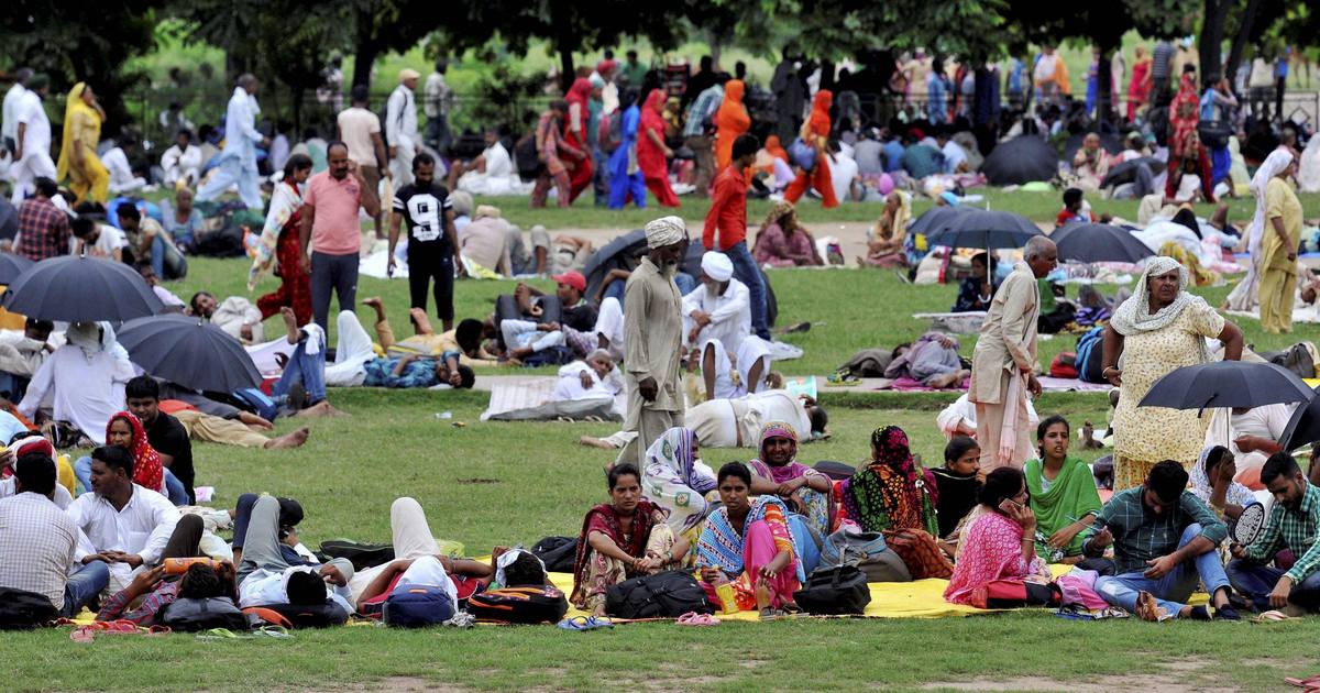 firstpost's tweet image. #GurmeetRamRahimSingh verdict #LIVE: Over 5 lakh gather in #Panchkula, #Dera chief to appear in court at 2.45 pm bit.ly/2w9Ib7w