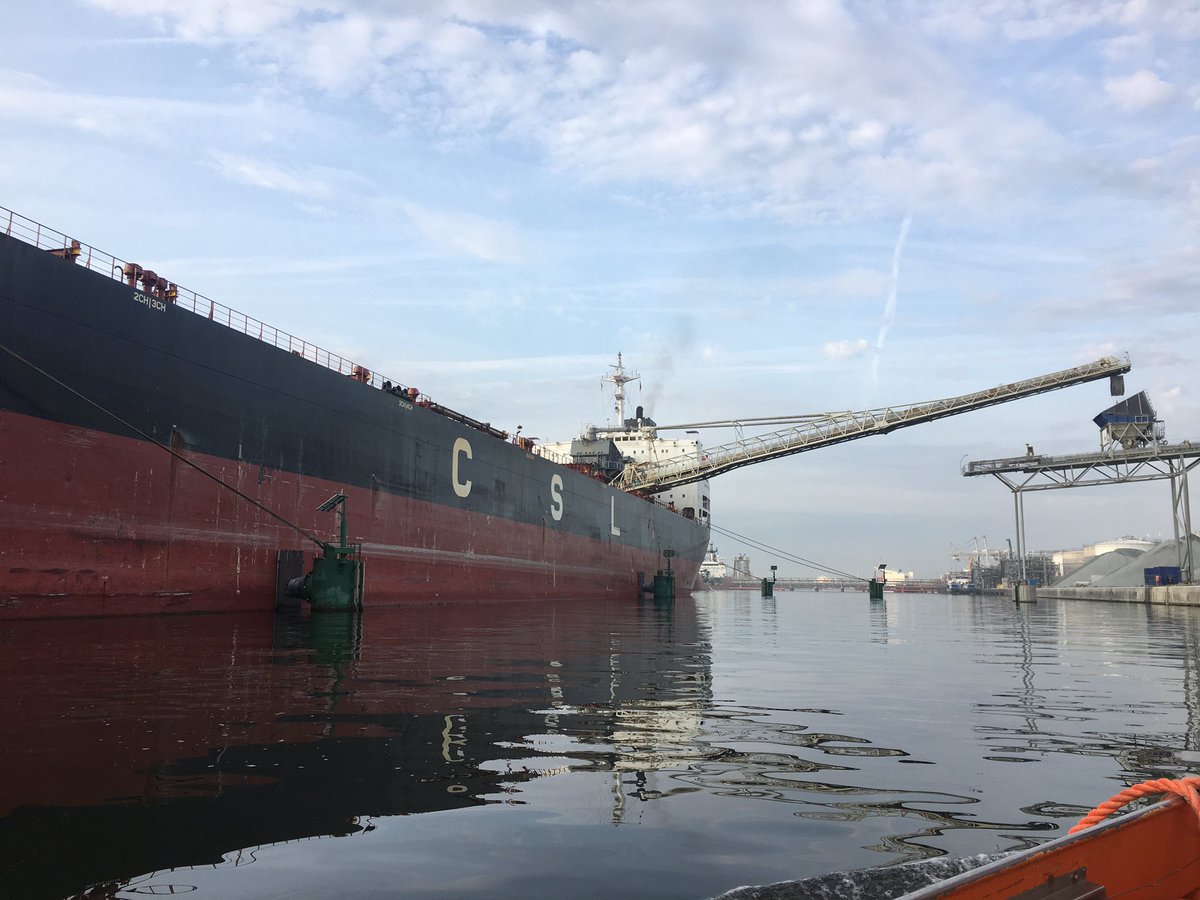 frankdelie1's tweet photo. Another day at @PortofAntwerp ; #cslargosy discharging stones @ Antwerp stone terminal acc @GranietImport #dynamicportagencies https://t.co/gVWLKCIBJ5