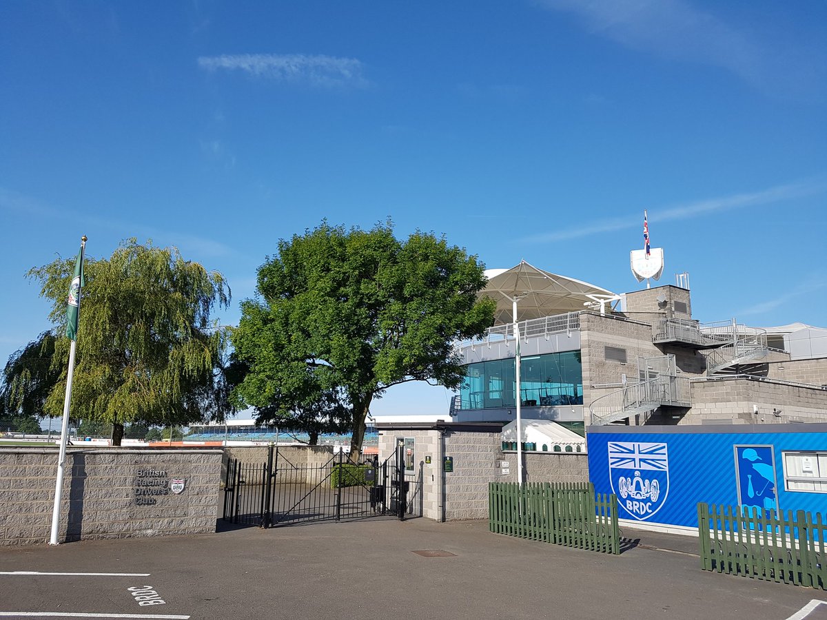 BRDCSilverstone's tweet photo. Beautiful morning here at @SilverstoneUK for the #MotoGP #BritishGP. Great work by #TeamSilverstone keeping HQ looking amazing as always 😎🌞🏍 https://t.co/VkTcE5EgF4