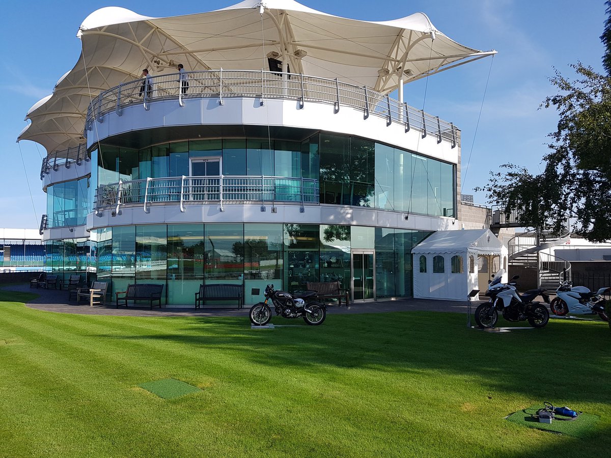 BRDCSilverstone's tweet photo. Beautiful morning here at @SilverstoneUK for the #MotoGP #BritishGP. Great work by #TeamSilverstone keeping HQ looking amazing as always 😎🌞🏍 https://t.co/VkTcE5EgF4