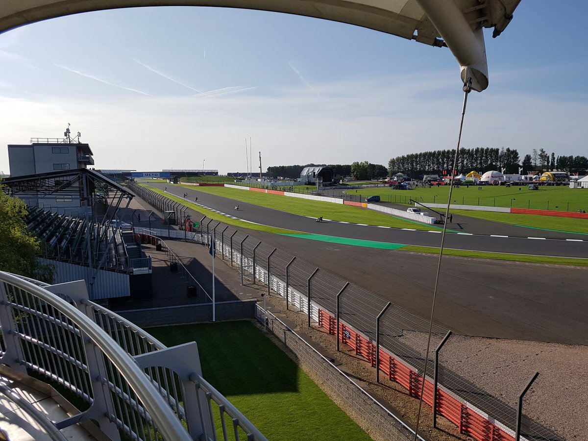 BRDCSilverstone's tweet photo. Beautiful morning here at @SilverstoneUK for the #MotoGP #BritishGP. Great work by #TeamSilverstone keeping HQ looking amazing as always 😎🌞🏍 https://t.co/VkTcE5EgF4