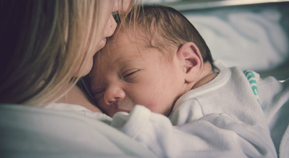 babyzonegr's tweet photo. Γεννήσατε με ____
α. φυσιολογικό τοκετό ή
β. καισαρική τομή; https://t.co/XLMQXGPPYO