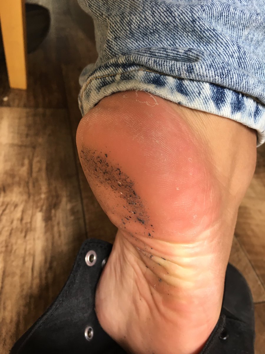 FootCamGoddess's tweet photo. payday! Treat yourself to a foot session or buy my dirty socks, shoes or undies or anything you desire 😉 #footfetish #findom @underdeskloser https://t.co/tOxGRcs02W