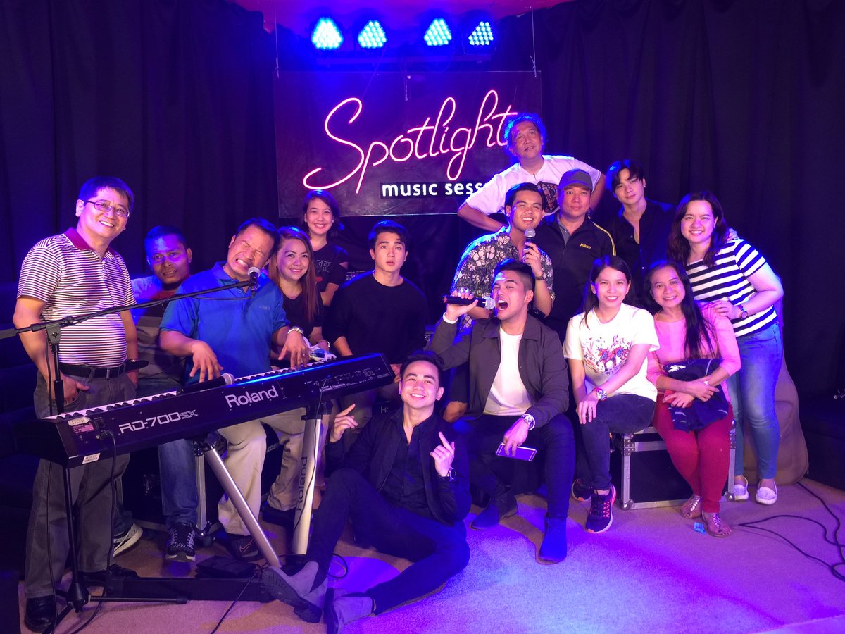 toponeproject's tweet photo. Thanks GMA records team 🎶
Watch out for T.O.P. on GMA Records' Spotlight music sessions real soon 😉 https://t.co/ercP1I4bQS