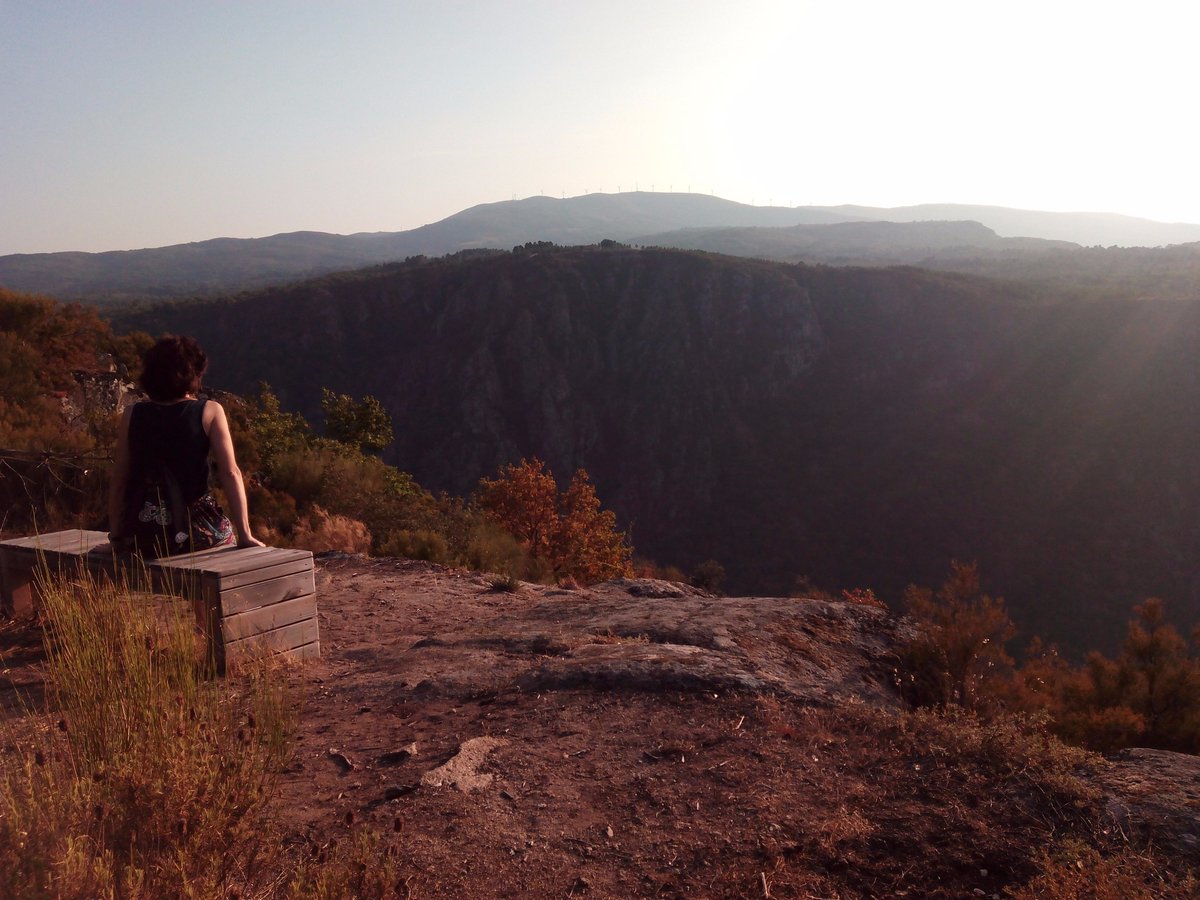 profe1mats's tweet photo. Será por bancos ... estos son del mirador de Cadeiras en @ConcellodeSober con vistas impresionantes https://t.co/f5KvxPFLIY