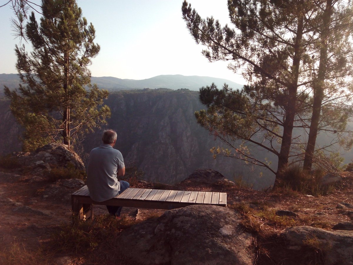 profe1mats's tweet photo. Será por bancos ... estos son del mirador de Cadeiras en @ConcellodeSober con vistas impresionantes https://t.co/f5KvxPFLIY