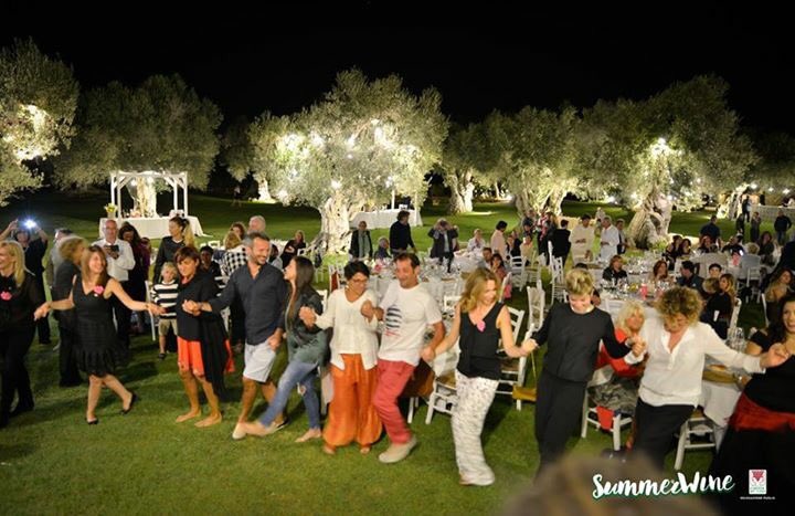 #SummerWine2017 CENA GOURMET IN MASSERIA <a href="/donnedelvino/">Le Donne del Vino</a> #Puglia
la convivialità a tavola e l'allegria della pizzica del gruppo Pizzikatundy