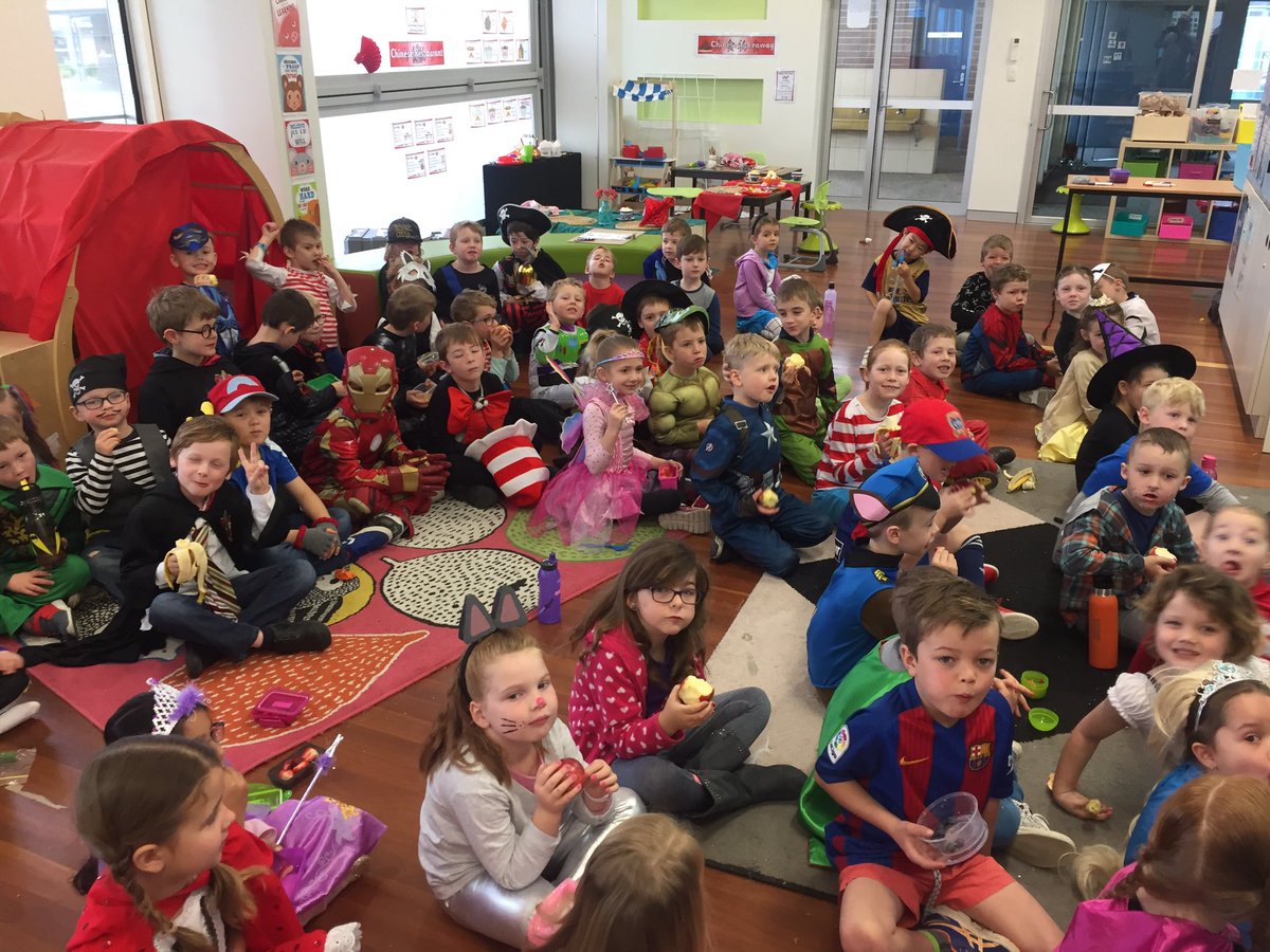 KinderW17's tweet photo. Wow! Our first Primary school Book Week done! I bet everyone sleeps well tonight! #bookweek2017 #escapetoeverywhere @KinderLP17 @KinderG17 https://t.co/ueAbe1SRhE