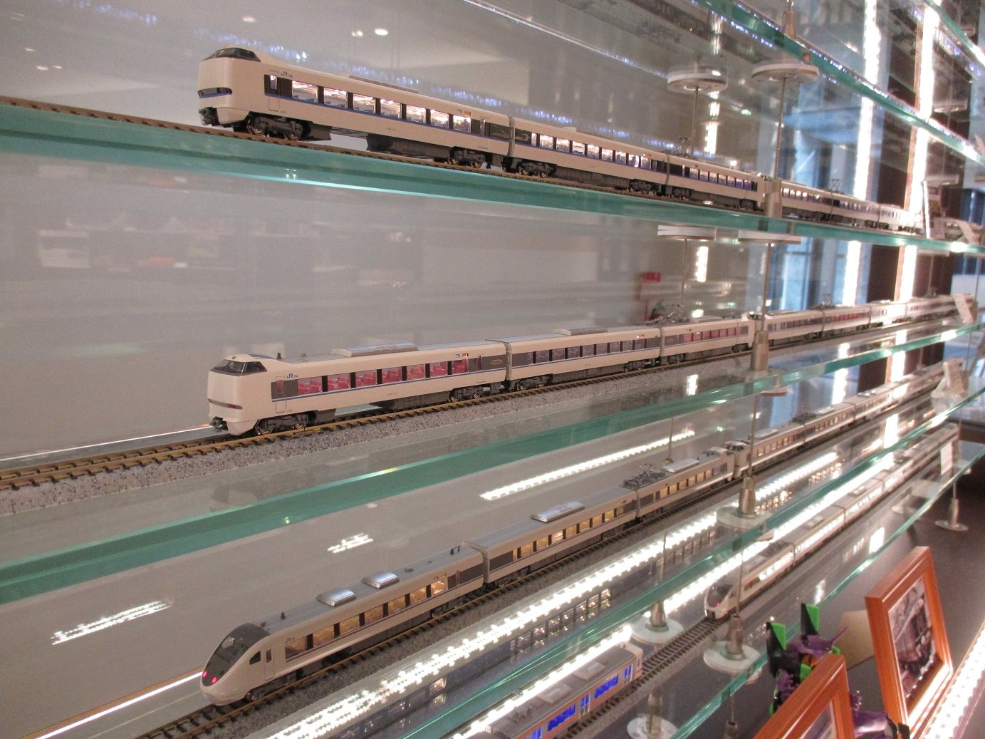 京都駅店特製　Kato 681系 サンダーバード 中間仕様先頭車 2両セット 京都駅店特製 Kato 681系 サンダーバード 中間仕様先頭車 2両