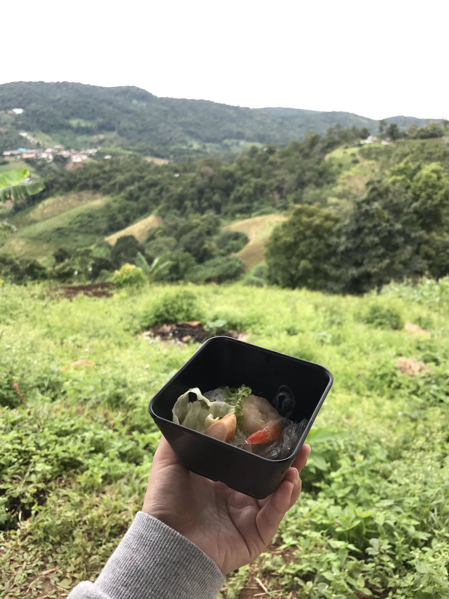 AmyNirin's tweet image. เป็นการกินหมูกระทะที่ฟินที่สุดในชีวิตที่เคยได้กินมา ลมเย็นๆ เกือบหนาว ภูเขาสวยๆ มีหมอก @ม่อนเหนือ เลยม่อนแจ่มหน่อยนึง #reviewchiangmai