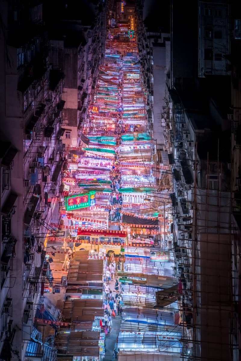 mixdevil66's tweet photo. #Cyberpunk inspired, #ultraviolet #photography of #HongKong, #Shenzhen and #Seoul at midnight, by #MarcusWendt https://t.co/vskz8SSXYy https://t.co/GoH7OANibm