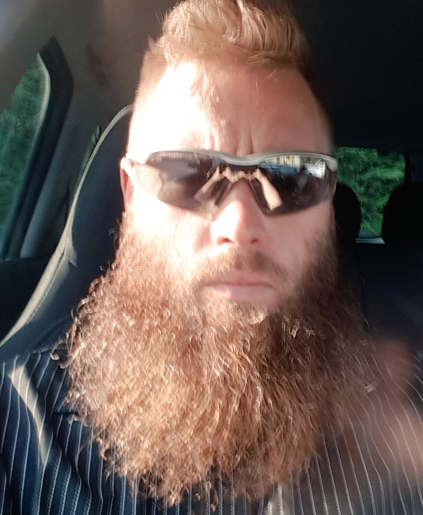 Maz_Freeman's tweet photo. Moody.. but looking good. #scruffstuff #beardoil #bearded #pogonophile https://t.co/HeuCrBxcAV