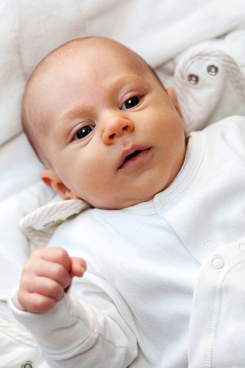 brushbabyuk's tweet photo. Before your baby even gets their first tooth make sure to wipe their gums daily to remove bacteria ☺️👍 #ToothTips https://t.co/78FFWBOIxQ