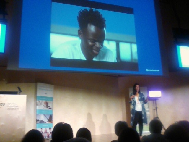 dbeloved's tweet image. @aamogos presentation emphasizing #Make2Learn at #scratchbud #EPAM