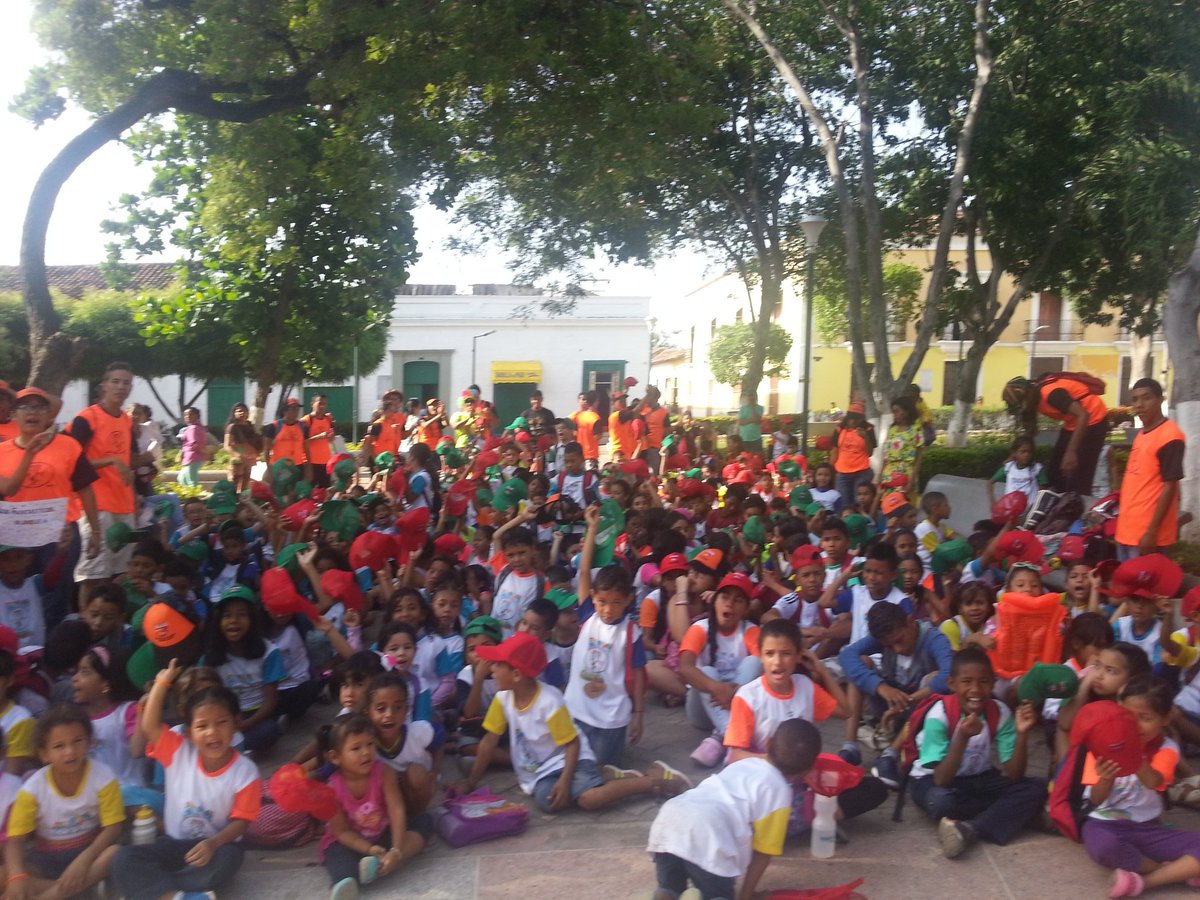 RecreadoresAnz's tweet photo. Plan Vacacional Niños por la Paz 2017 .  🎉🙌🙌🎉🎉 de la Alcaldia Del Municipio Bolivar .. @fidel_ravelo @Actividades_Bna  @mimouvargas https://t.co/KuEnMY5KNh