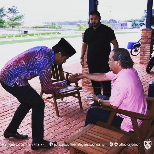 Detik paling indah harini 😚😚😚

DYMM Sultan Johor dan DYAM Tunku Mahkota Johor menerima mengadap YB KJ