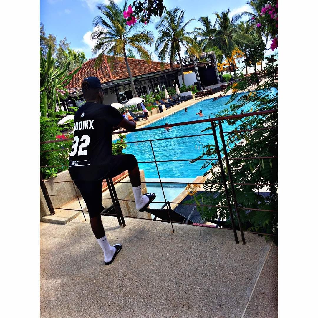 Rodikx's tweet photo. Le début de weeknd commence bien ici et vous Labs ?Mes prochains singles arrivent 🚨🚨 #MassamaTeam #Hopemusicgroup #Ozik https://t.co/Jo6DqmxSjG