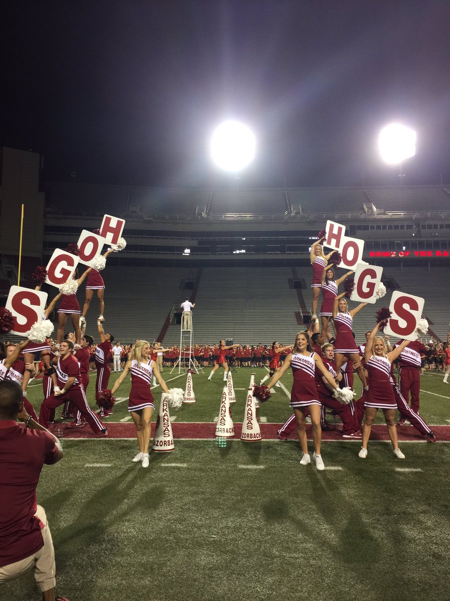RazorbackSpirit's tweet photo. H-O-G-S! 
#RazorbackCheer https://t.co/ibqOMYxZdJ