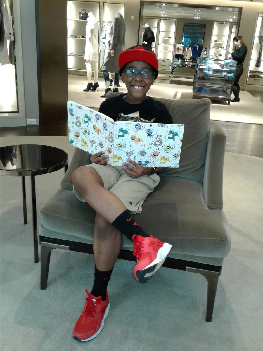 BIGLeek77754's tweet photo. Happy Birthday to my son #FreddyMac I love you son in the Burberry store mackin https://t.co/uEZ6aVNFGS