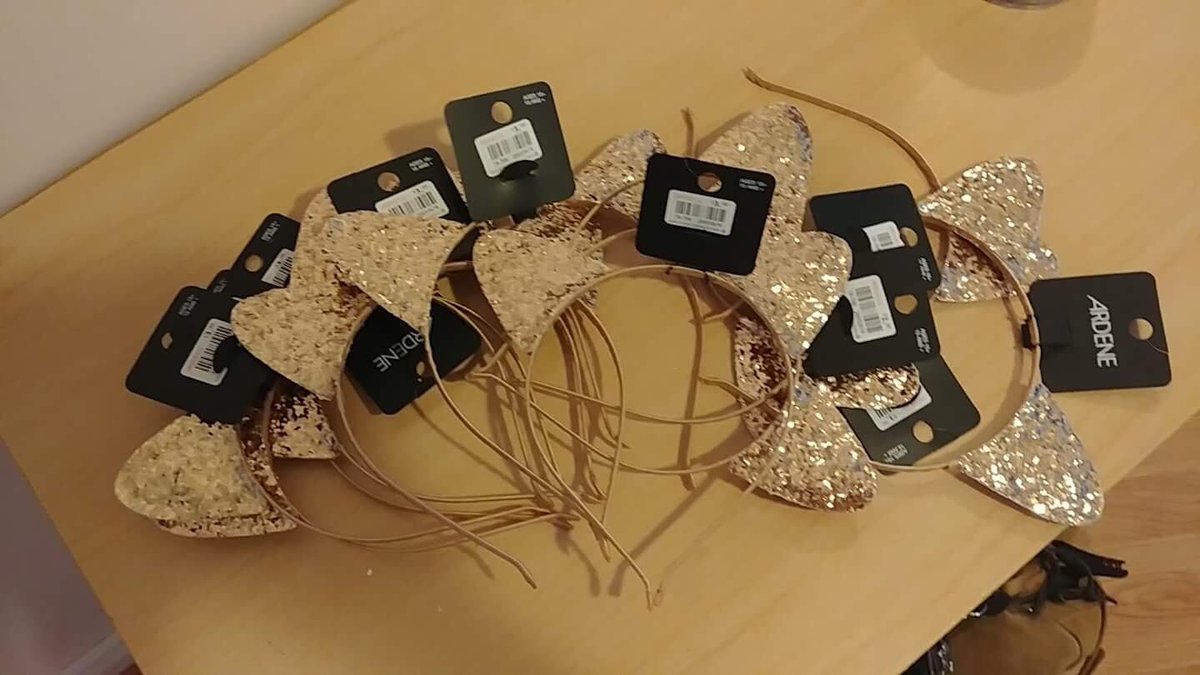 Siinister's tweet image. Je vais être cute avec ça sur la tête #DreaminColors #ColorRun2017