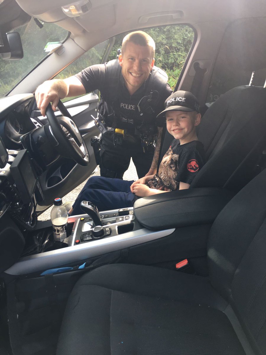 NPFSU's tweet photo. Today we had the absolute pleasure of brightening some wonderful people's day @FreemanHospital @npdogsection @NpolCadets @NPolChief https://t.co/9APCob38O4