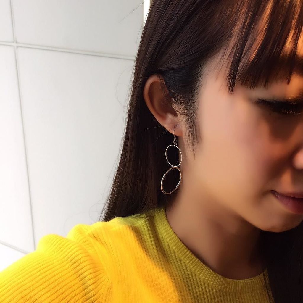 Gift_Ruban's tweet photo. 動くたびにゆらりと揺らめくモチーフピアス。不揃いのサークルが縦に連なりシンプルながらもアクセントのきくアイテムです。 ¥3,000(tax  out) 
#popupshop ジェイアール名古屋タカシマヤ
5階中央エレベーター前… https://t.co/zqRkrQxTwH https://t.co/l8PCok22jv