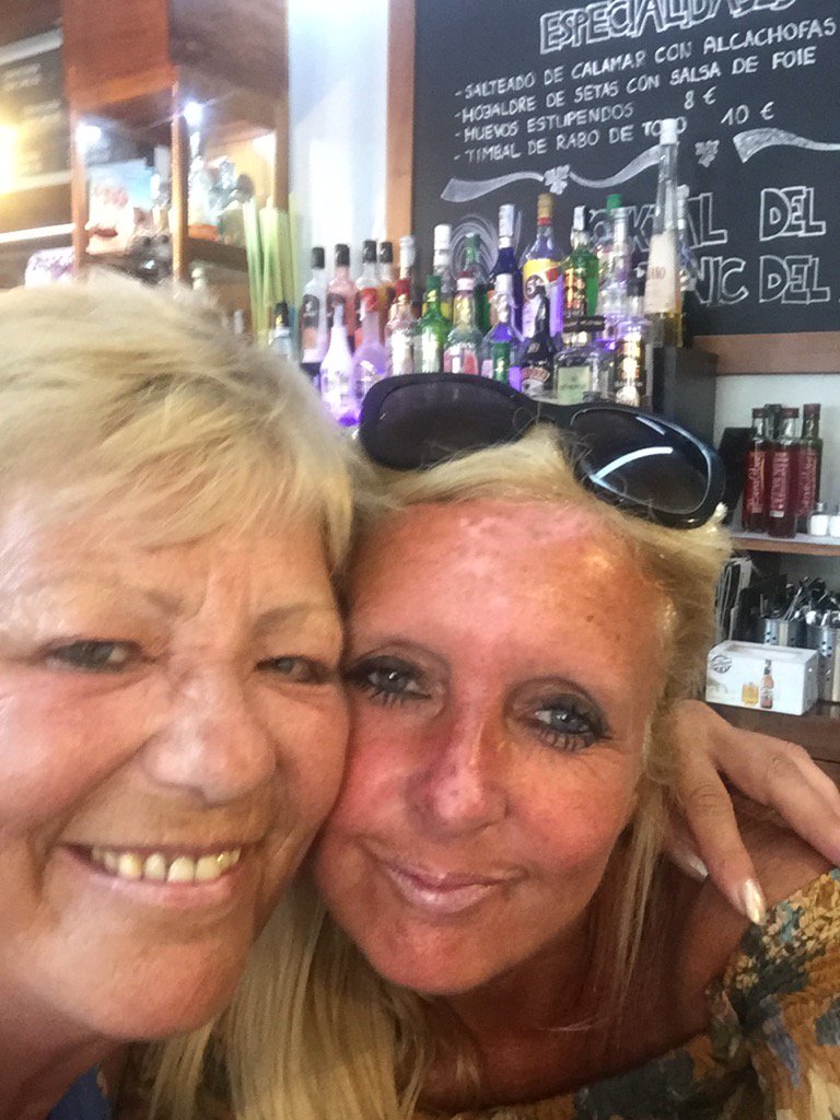 shazer2008's tweet photo. My favourite friend in the world! Xx https://t.co/jBze6NhCRG