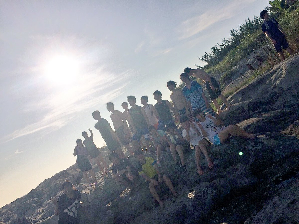 3泊4日の夏合宿が終了しました🍉🌻
とても暑い中でしたが、練習、飲み会、BBQ、花火などなど、合宿係3人を中心に皆んなで協力して大いに楽しめたと思います✨
お疲れ様でした😎
今日はゆっくり寝てくださいね🛌