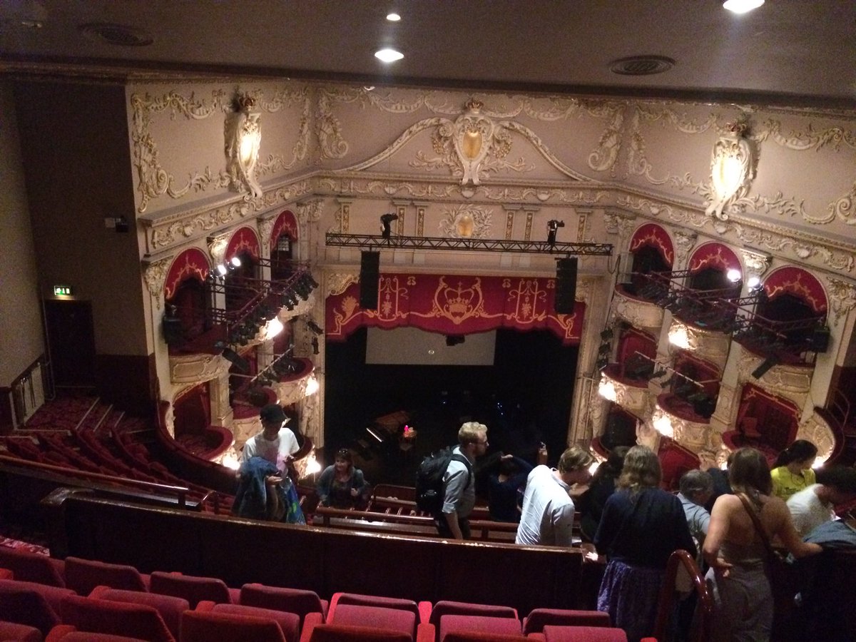 IsobelRoss's tweet photo. 2/2 @jarviscocker @chillygonzales wish tht I gt 2 see the screen. Unless u were in the stalls u missed out #room29 https://t.co/axdWzBsbld