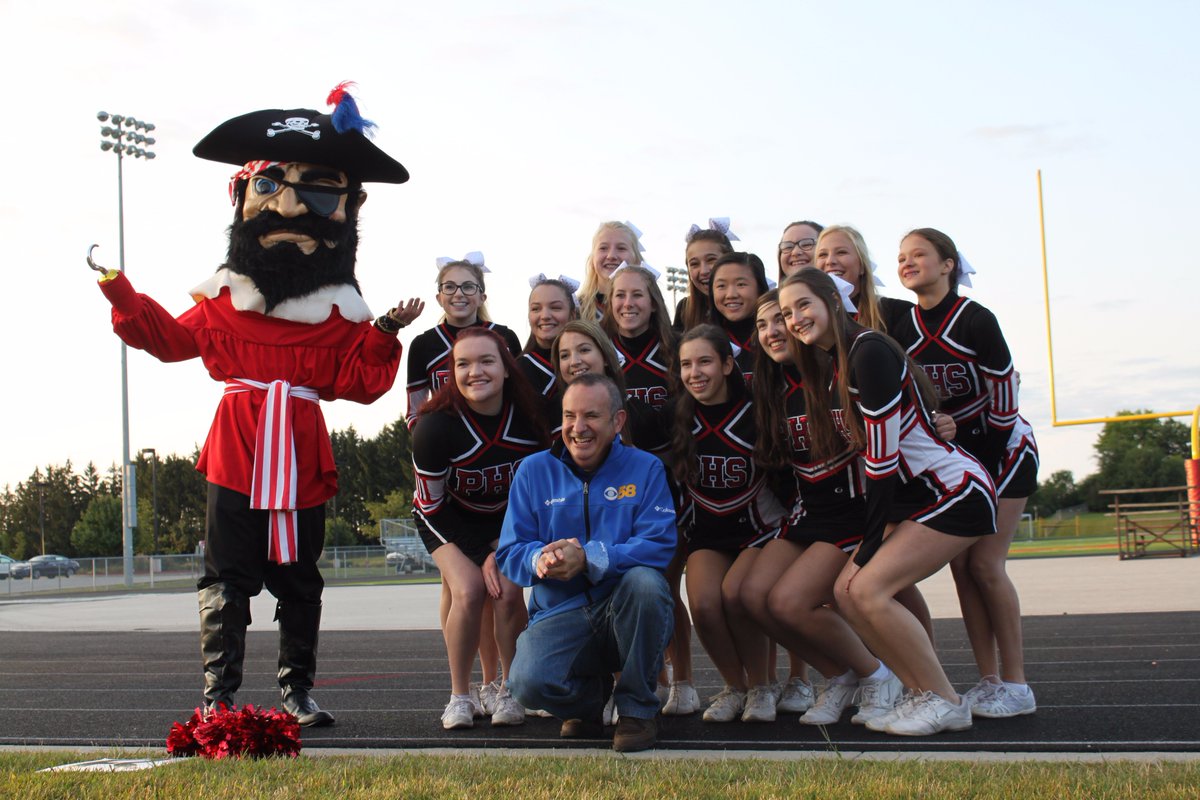 PewaukeeHS's tweet photo. Coaches, players &amp; cheer teams from IKE &amp; Pewaukee thank @CBS58 4 visiting @PewaukeeHS. Is it gametime yet?! #PiratePride #PewaukeePirates https://t.co/KeKjwKV2D9