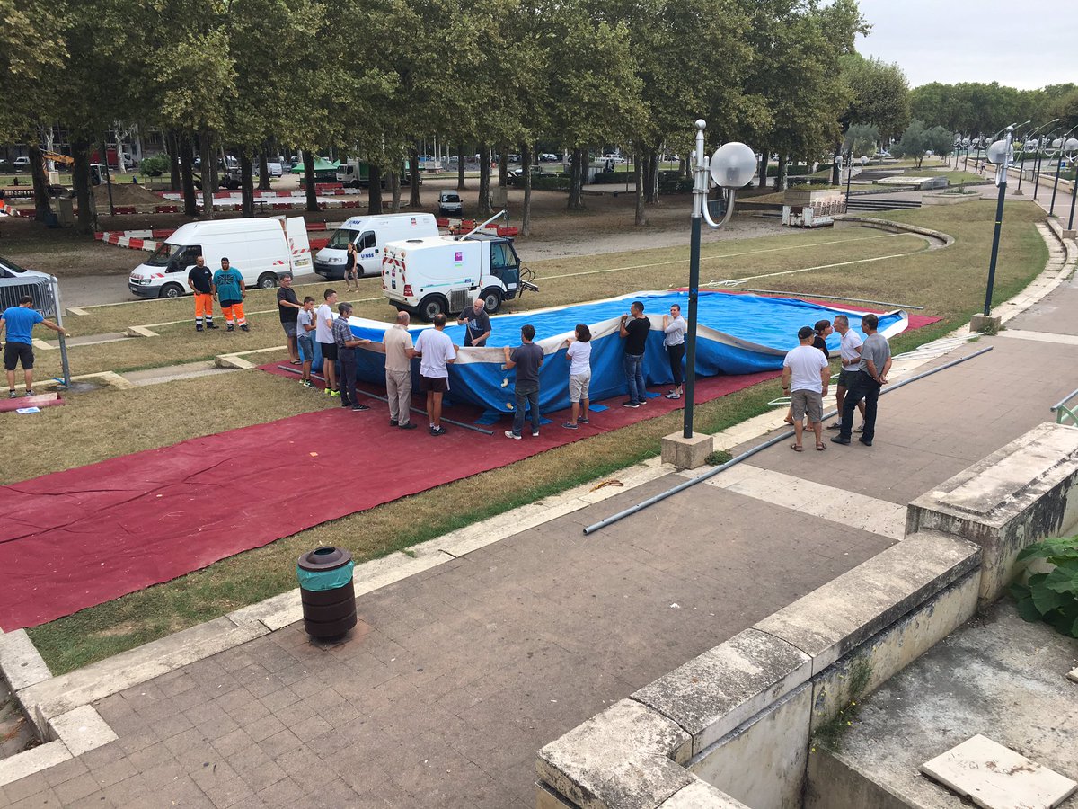 À <a href="/villeagen/">Ville d'Agen 🇫🇷🇪🇺🇺🇦</a> ce matin les préparatifs du plateau sportif de notre grand <a href="/PruneauShow/">pruneaushow</a> vont bon train, tout sera prêt à temps ! À ce soir !