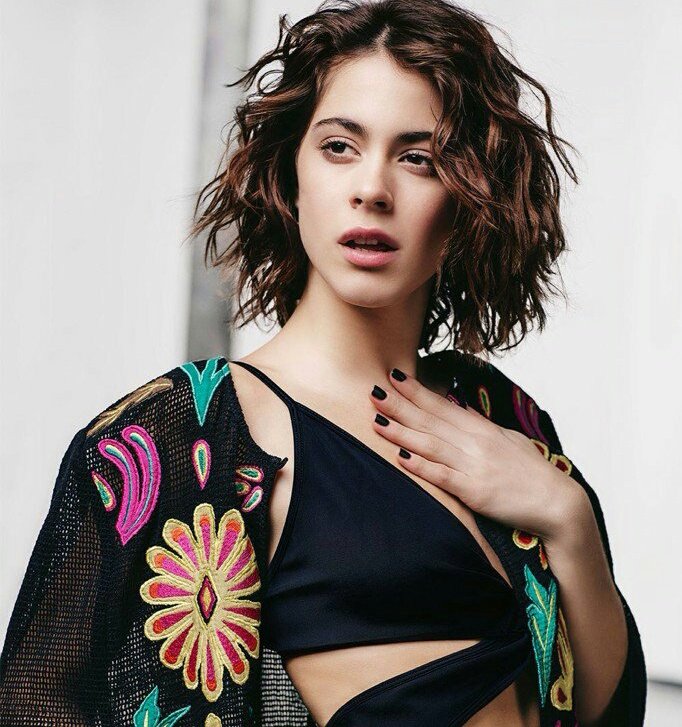 vote_RT_FAV's tweet photo. Kogo wolisz?

#RT Tini Stoessel 
#FAV Camila Cabello https://t.co/VCBNau3k83