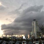 もしかして誰かドラゴンボール7つ揃えたの？w空に現れた神龍に驚きw
